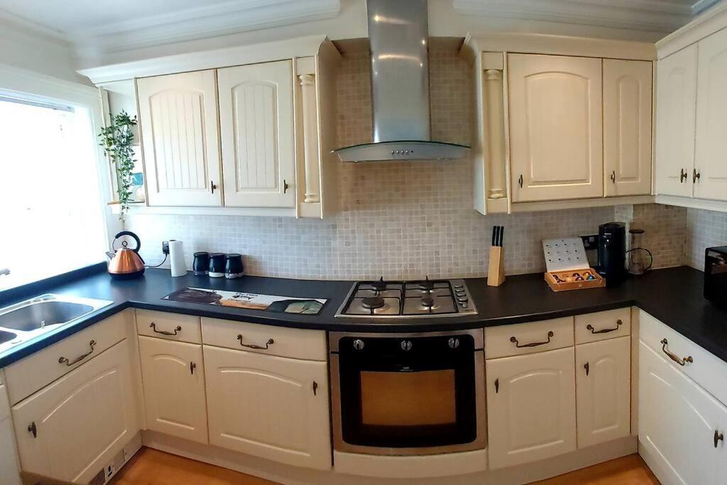 Beautifully Appointed, Period Seaside Apartment Фолькустоун Экстерьер фото