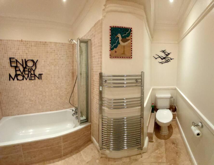 Beautifully Appointed, Period Seaside Apartment Фолькустоун Экстерьер фото